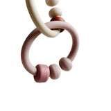 Zoom sur l'anneau de dentition bébé silicone : Eden