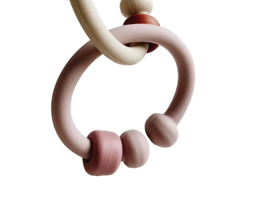 Zoom sur l'anneau de dentition bébé silicone : Eden